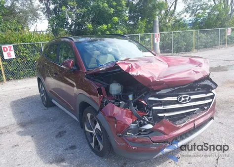 2017 Hyundai Tucson Value z USA, uszkodzony, nr VIN KM8J33A29HU557633